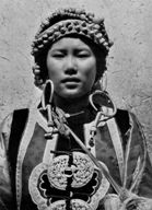 A wealthy Hlihin woman