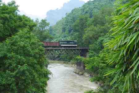 A freight train crossing the Nanxi River (JA)