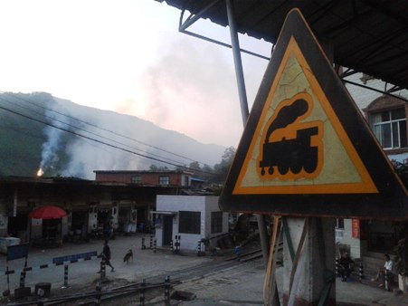 Unmanned railroad crossing in Baihe (MH)