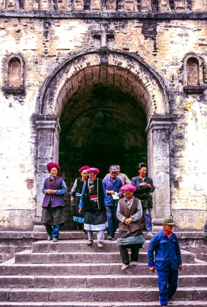 Leaving Sunday prayers in Cizhong