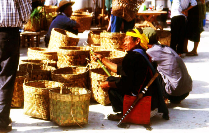 Jingpo men in Zhangfeng on market day