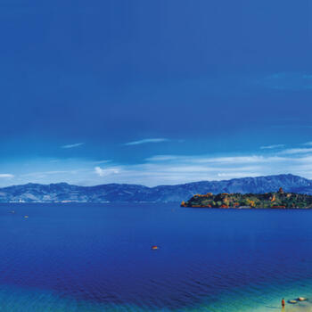 A panorama of Fuxian Lake's 'Sunset Coast'