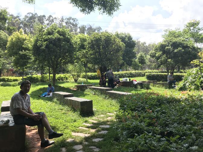 Men, women, and squatting musicians enjoy the "Jinbaoshan Life"