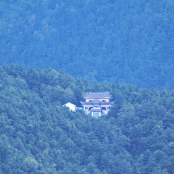 A temple nestled in the woods above Dali Old Town