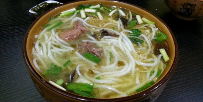 Cross bridge rice noodles (image credit: NihaoLyon)