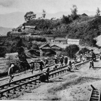 Building the Kunming Haiphong Railway just south of the city of Mengzi