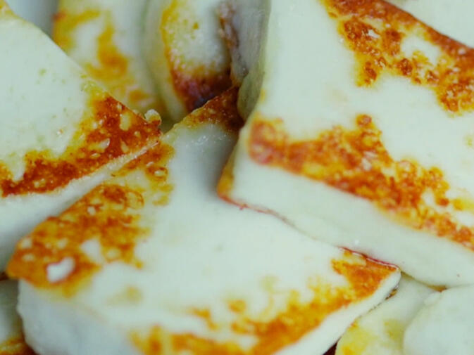 Fried rubing – a special cheese made from goat milk – is a culinary specialty found only in Yunnan