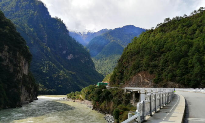 The new road to Tibet. In the middle the new checkpoint under construction. The tiny old road can be seen near the river.