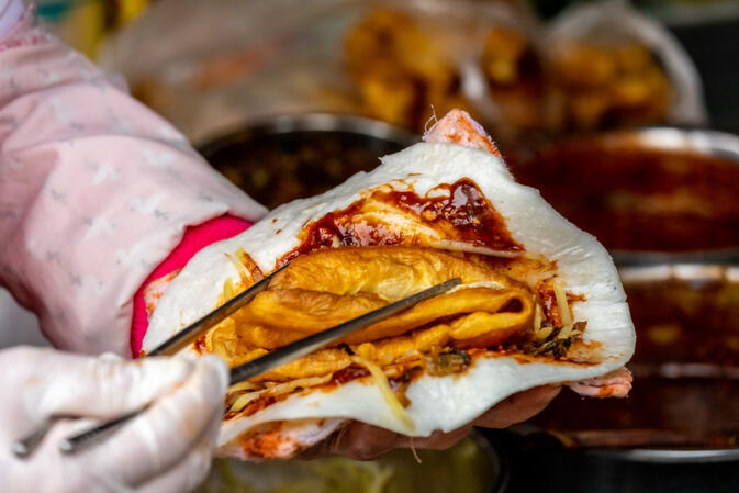 Shao Er Kuai rolled with deep fried dough stick and paste