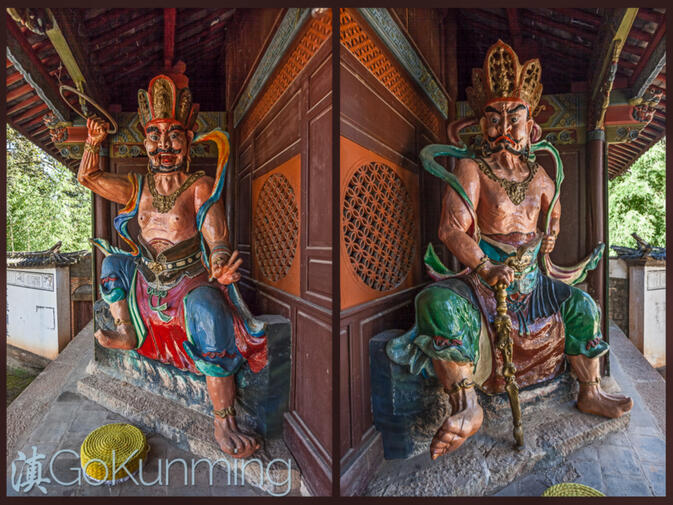 Temple guardians Ha (left) and Heng (right) at the entrance of Haiyun Temple