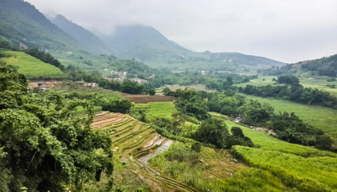 Scenery along the old road from the Red River Bridge to Gasa