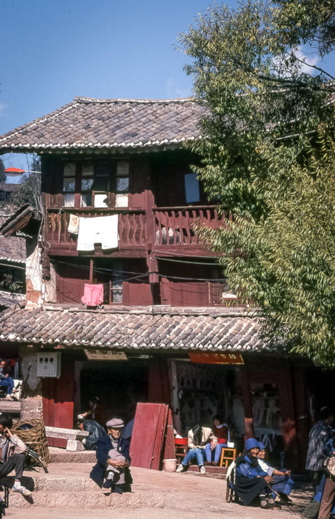 Naxi at leisure, Sifang Square, 1994