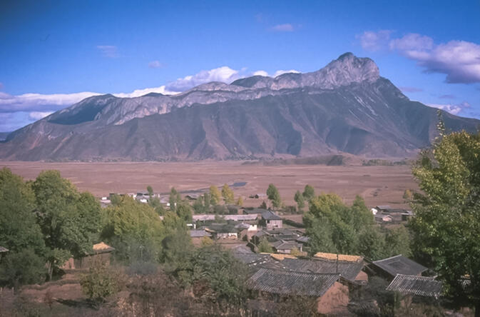 Lion Mountain viewed from Yongning