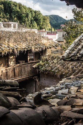 Looking down into the courtyard at the restoration site (photo: Nick Clarke)​